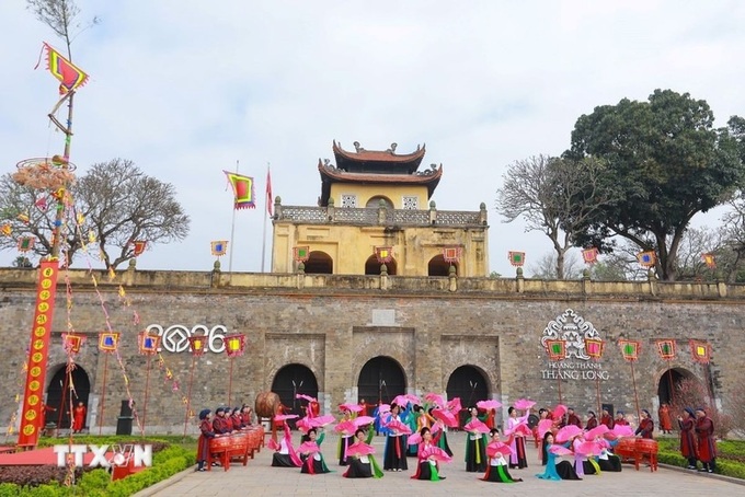 Tet flower street held for first time at Thang Long Imperial Citadel - 1 Tet flower street held for first time at Thang Long Imperial Citadel - 1
