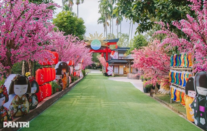 Can Tho resort draws crowds with Tet film sets and safari zoo - 2