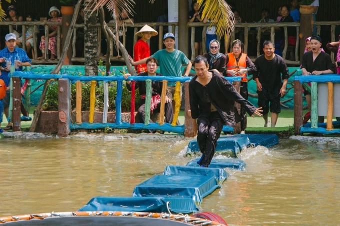 Can Tho resort draws crowds with Tet film sets and safari zoo - 6