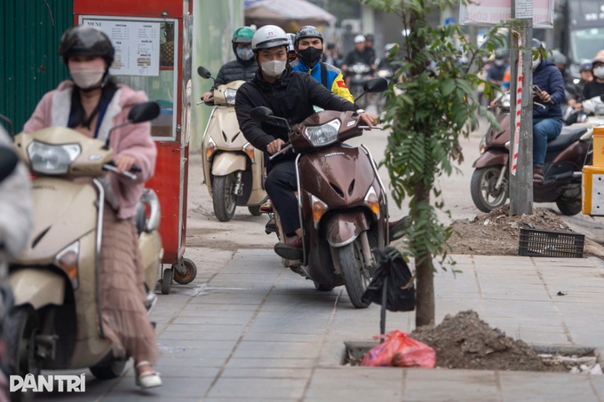 Hanoi streets gridlocked as people head home for Tet - 10