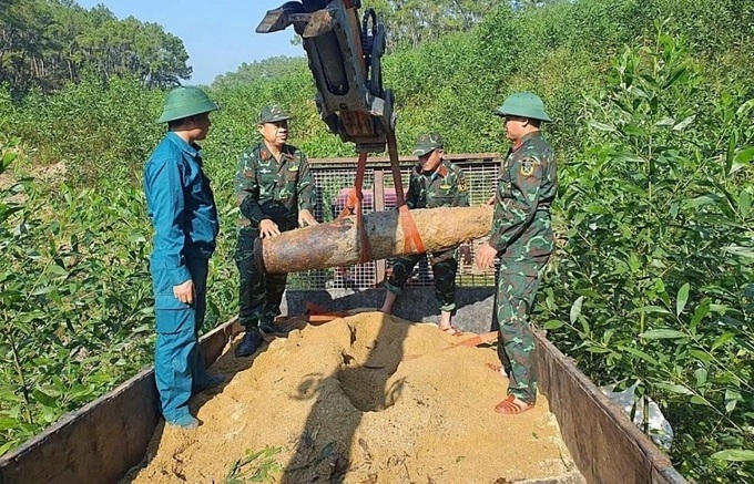 350kg bomb found during house foundation work safely destroyed in Nghe An - 2