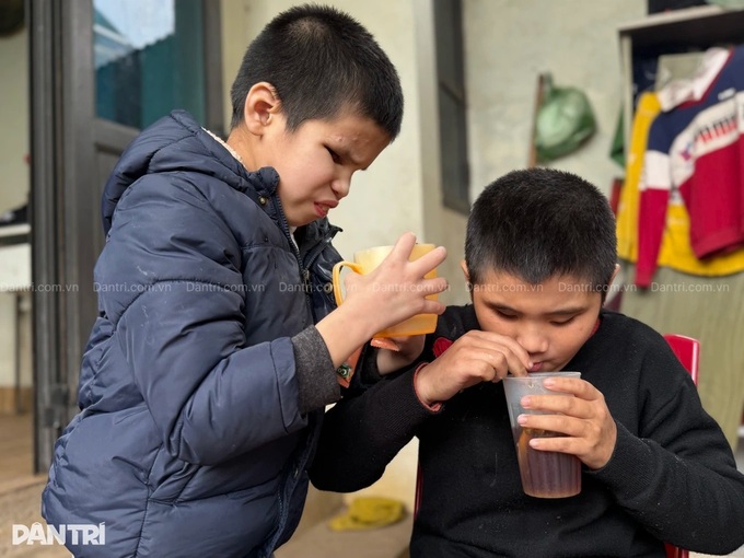 Hanoi family with three disabled members appeals for support - 2