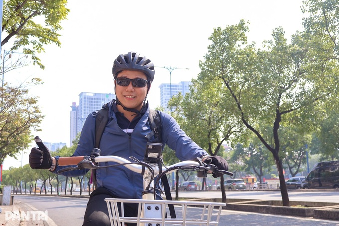 Ho Chi Minh City executive swaps car for cycling commute - 12