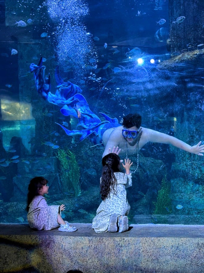 108kg ‘merman’ draws crowds at Nha Trang aquarium - 3