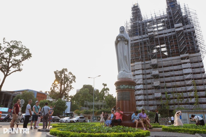 Saigon Notre-Dame Cathedral emerges after nearly a decade of restoration - 7 Saigon Notre-Dame Cathedral emerges after nearly a decade of restoration - 7