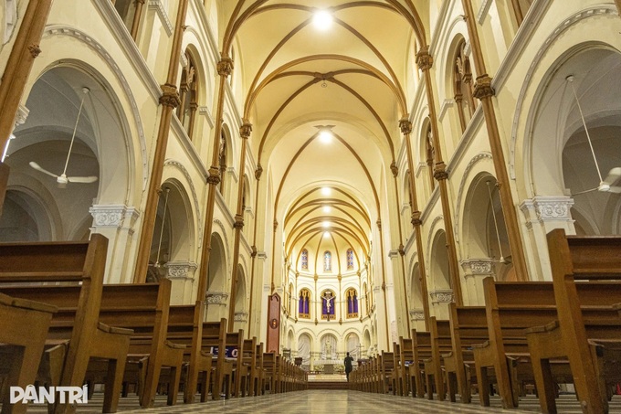 Saigon Notre-Dame Cathedral emerges after nearly a decade of restoration - 8 Saigon Notre-Dame Cathedral emerges after nearly a decade of restoration - 8