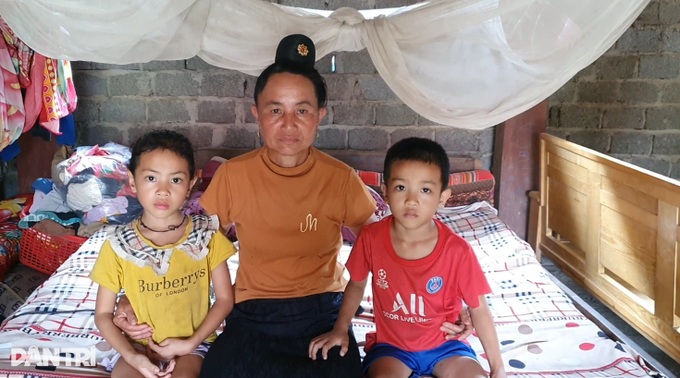 Poor Dien Bien family gets help for home and sick child - 1 Poor Dien Bien family gets help for home and sick child - 1
