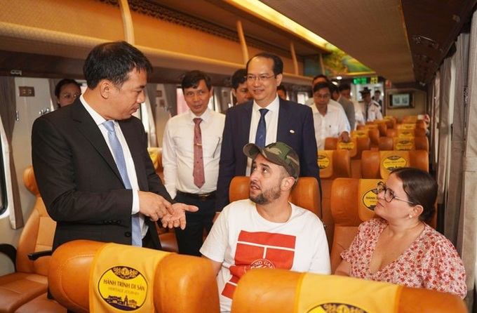 New exterior design launched for central heritage train - 2 New exterior design launched for central heritage train - 2