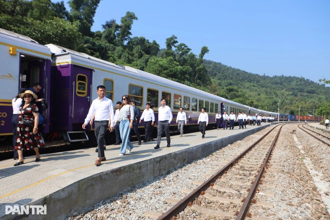 Hue-Danang tourist train upgraded for heritage route - 8
