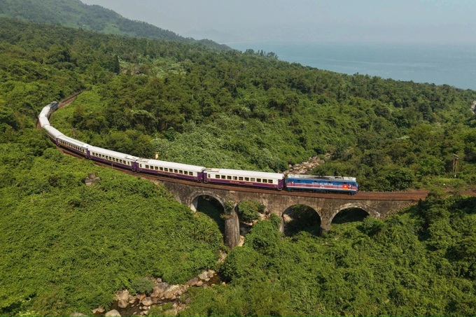 Hue-Danang tourist train upgraded for heritage route - 11