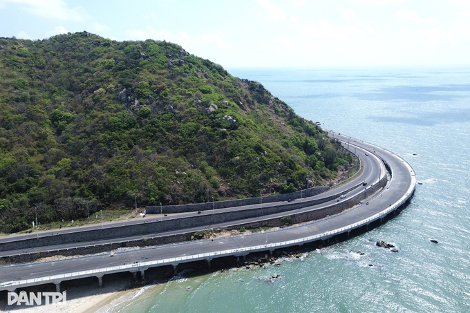 Winding coastal pass in HCM City draws visitors - 1 Winding coastal pass in HCM City draws visitors - 1