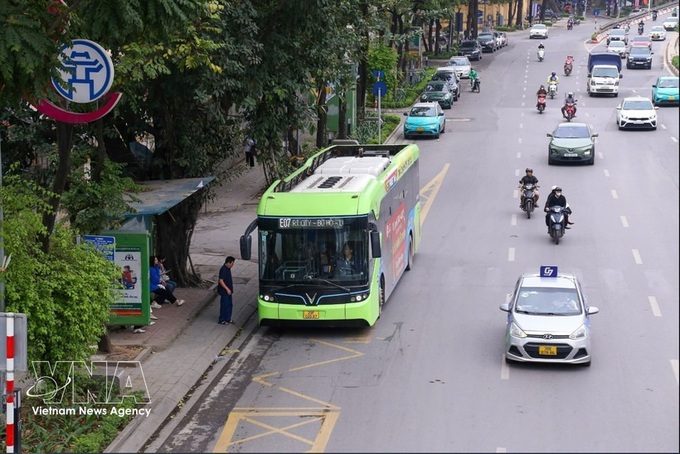 Hanoi targets 30 per cent public transport use to ease traffic congestion - 1 Hanoi targets 30 per cent public transport use to ease traffic congestion - 1