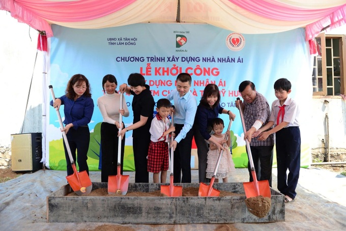 Dantri's readers fund new home for four sisters in Lam Dong - 4