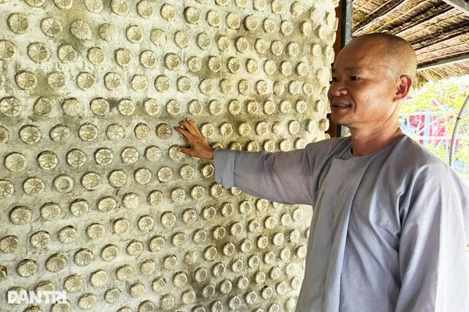 Quang Ngai pagoda builds prayer hall from 70,000 plastic bottles - 2