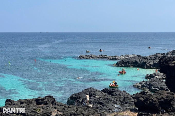 Ly Son Island fully booked for April 30-May 1 holiday - 1 Ly Son Island fully booked for April 30-May 1 holiday - 1