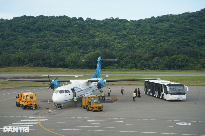 HCM City boosts flights as holiday travel demand rises - 1