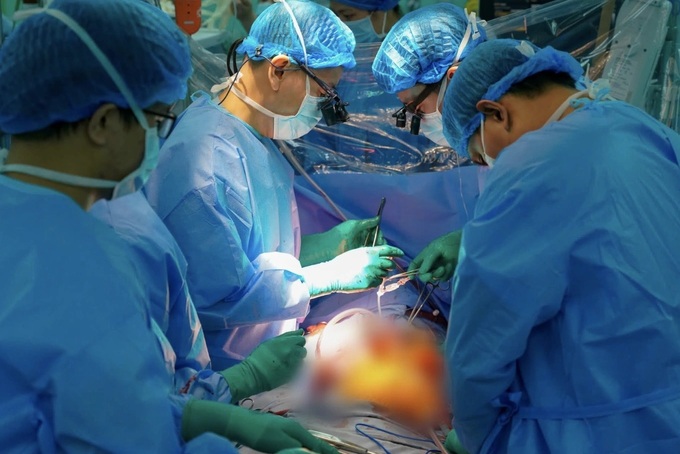 Heart flown 1,700km for lifesaving transplant in HCM City - 2