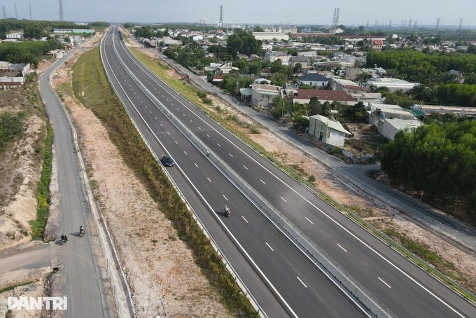 Entire Bien Hoa-Vung Tau Expressway to open from May 18 - 1 Entire Bien Hoa-Vung Tau Expressway to open from May 18 - 1
