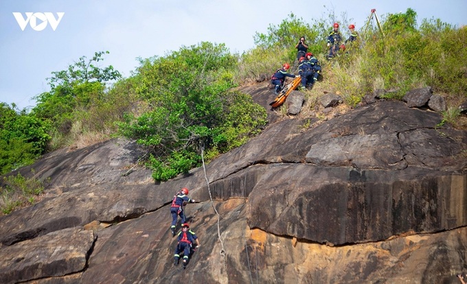 Danang holds rescue drill on Son Tra Peninsula - 1