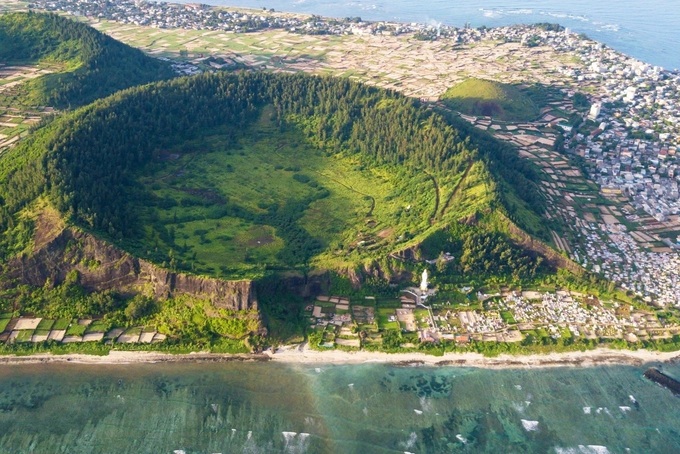 Quang Ngai plans airport and cable car for Ly Son Island - 1 Quang Ngai plans airport and cable car for Ly Son Island - 1