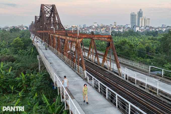Long Bien Bridge reopened after repairs - 1