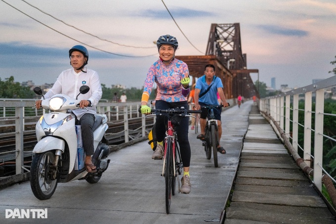 Long Bien Bridge reopened after repairs - 2