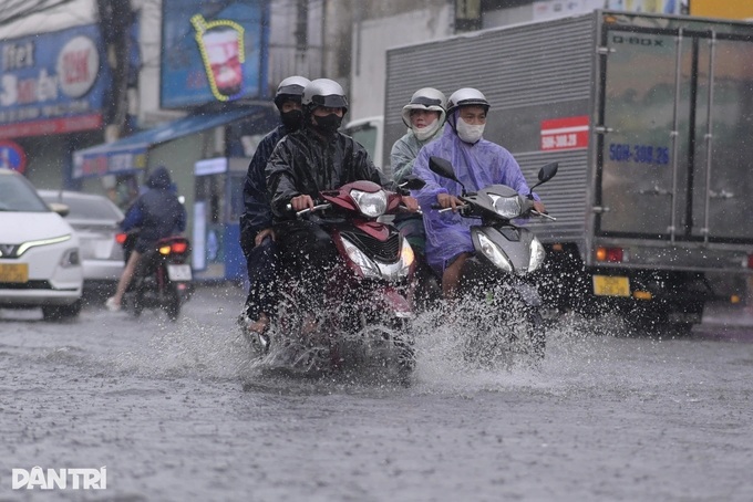 Heavy rain forecast across HCM City and southern Vietnam - 1