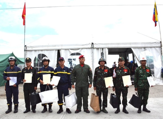 124 Vietnamese responders receive Venezuela's Hero Medal - 2