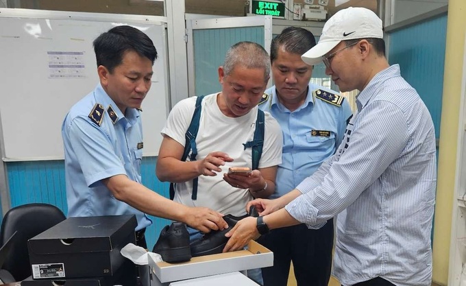 Vietnam uncovers alleged fake Nike shoe export operation - 1