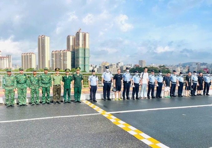 Quang Ninh repatriates five Chinese nationals - 1