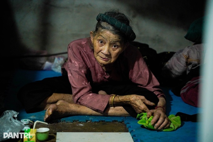 Dantri readers help elderly mother and son build a safe new home - 1