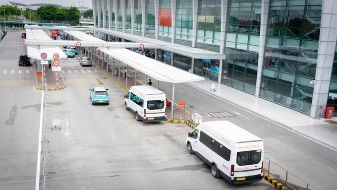 Noi Bai airport revises T1 pickup rules after complaints - 1