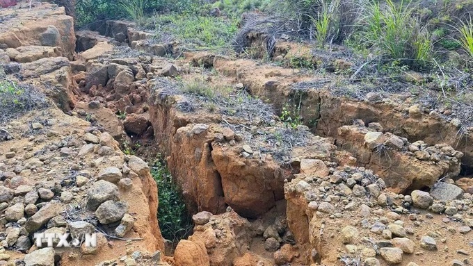 Ha Tinh warns of landslide risks ahead of rainy season - 1