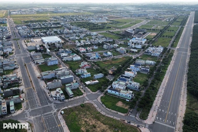 Nearly 260 ha handed over for roads linking Long Thanh airport - 1