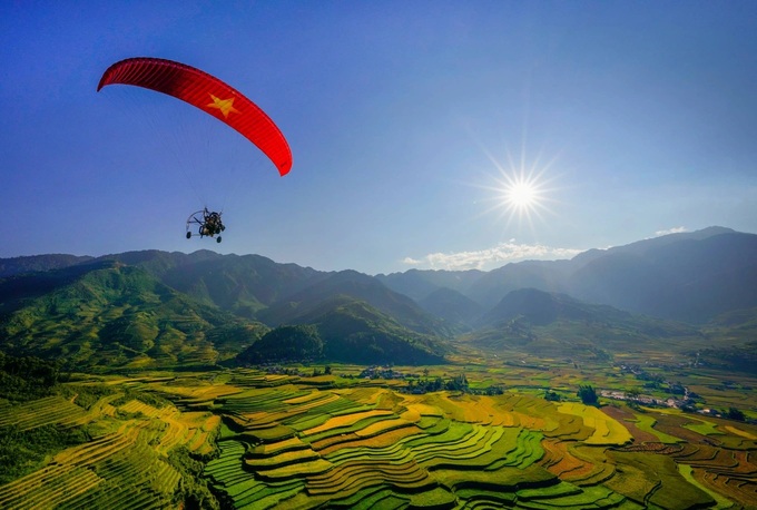 Mu Cang Chai rice terraces turn golden as harvest season begins - 1