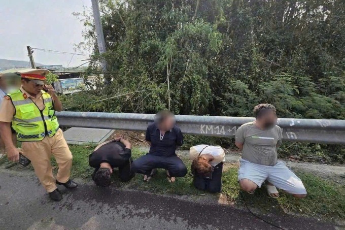 Foreign pair caught after attempted gold theft in Dak Lak - 1