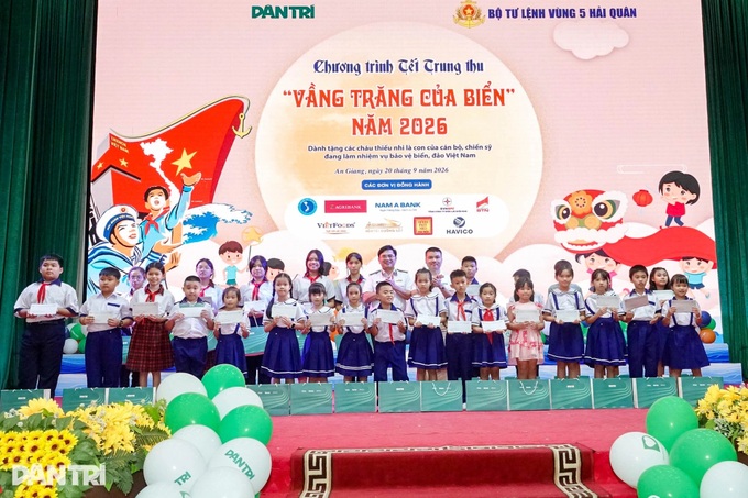 Mid-Autumn celebration brings cheer to naval families in Phu Quoc - 1 Mid-Autumn celebration brings cheer to naval families in Phu Quoc - 1