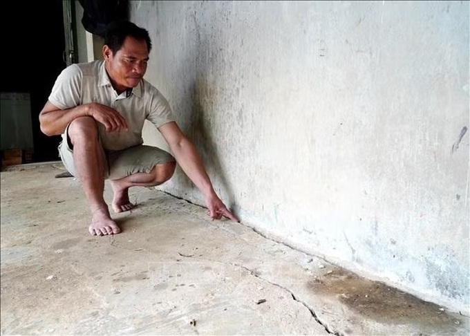Tra Khuc riverbank erosion threatens homes in Quang Ngai - 2