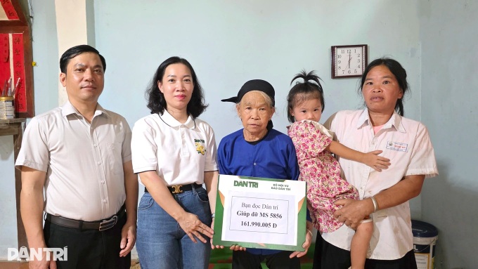 Readers donate VND 181 million to family of two blind women - 1