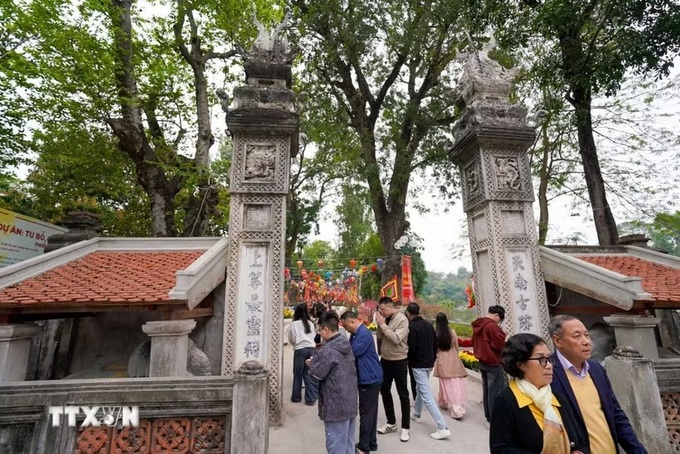 Hanoi plans to remove noisy rides near Voi Phuc Temple - 1