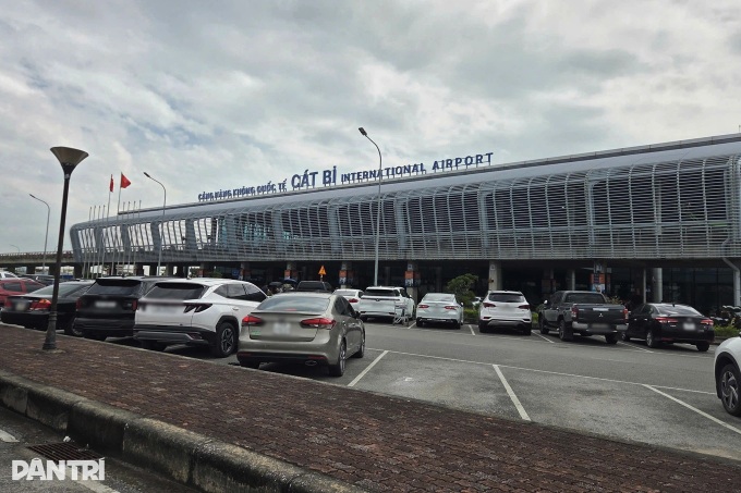 Unlicensed taxi driver fined VND 13 million at Cat Bi airport - 1