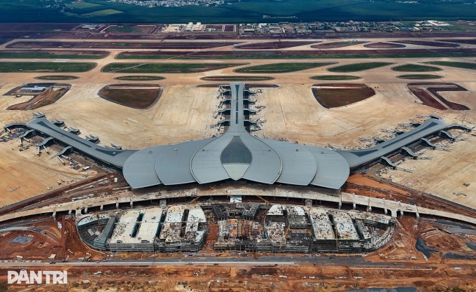 Long Thanh Airport expected to open at midnight on December 24 - 1