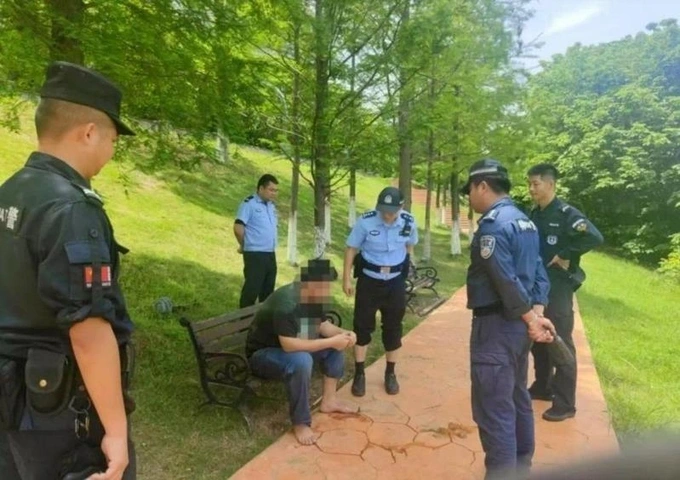 Nhận tin nhắn "đặt trà sữa lần cuối", chủ quán cứu sống một mạng người - 1