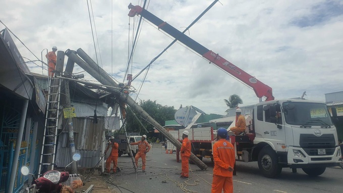 Bảo đảm an toàn, vệ sinh lao động trong mùa mưa bão - 1 Bảo đảm an toàn, vệ sinh lao động trong mùa mưa bão - 1