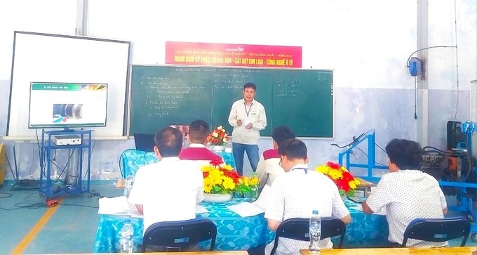 Quảng Ngãi: 100 % hộ nghèo, cận nghèo được hỗ trợ tìm việc - 1 Quảng Ngãi: 100 % hộ nghèo, cận nghèo được hỗ trợ tìm việc - 1