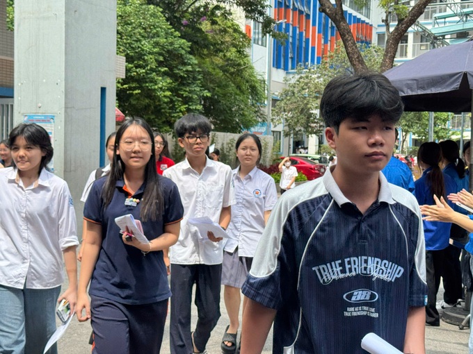 Nhiều lựa chọn bên ngoài cánh cổng trường công - 1 Nhiều lựa chọn bên ngoài cánh cổng trường công - 1