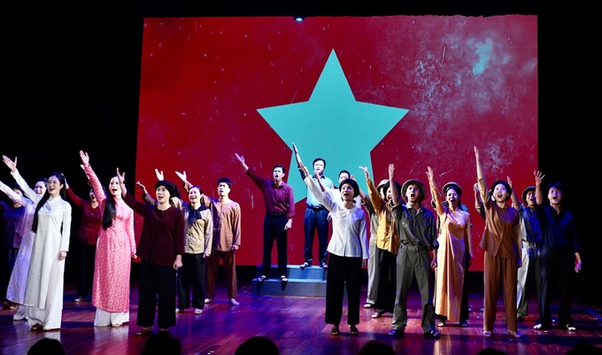 Làm mới câu chuyện cách mạng bằng ngôn ngữ nhạc kịch hiện đại - 2