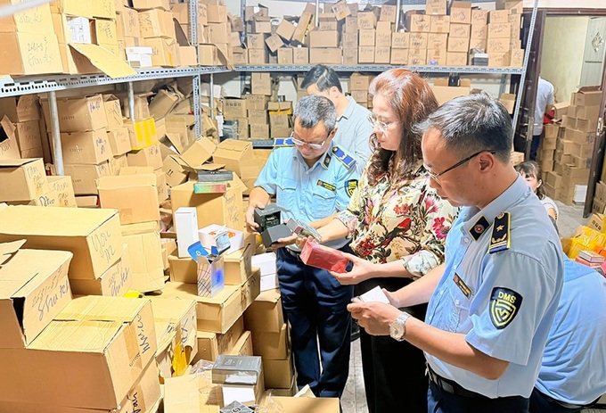Quyết “xóa sổ” hàng giả từ chợ đến sàn thương mại điện tử - 1 Quyết “xóa sổ” hàng giả từ chợ đến sàn thương mại điện tử - 1