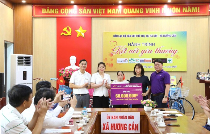 “Hành trình kết nối yêu thương” đến với học sinh nghèo vượt khó tại Phú Thọ - 1 “Hành trình kết nối yêu thương” đến với học sinh nghèo vượt khó tại Phú Thọ - 1
