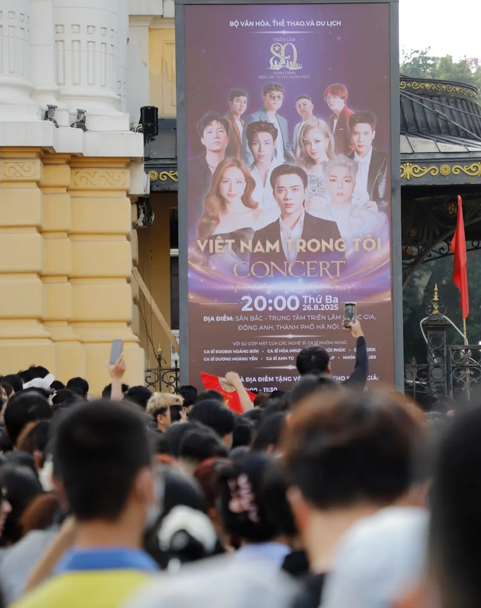 “Việt Nam trong tôi”: Trắng đêm xếp hàng nhận vé - 1 “Việt Nam trong tôi”: Trắng đêm xếp hàng nhận vé - 1